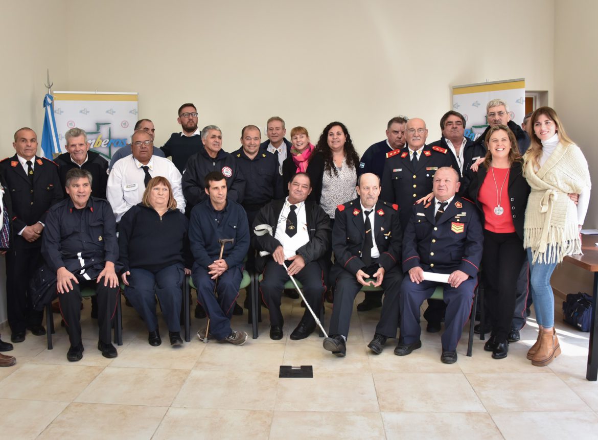 Bomberos recibieron pensiones del Gobierno provincial