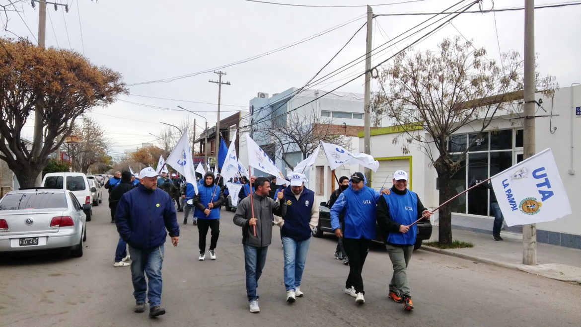 La UTA se movilizó y lanzó una advertencia: «Está en riesgo el transporte provincial»