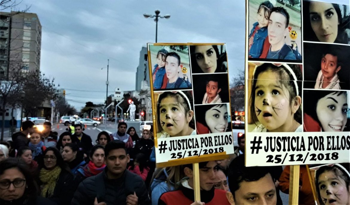 Marcharon por los seis fallecidos en un choque en el Cruce de Anguil