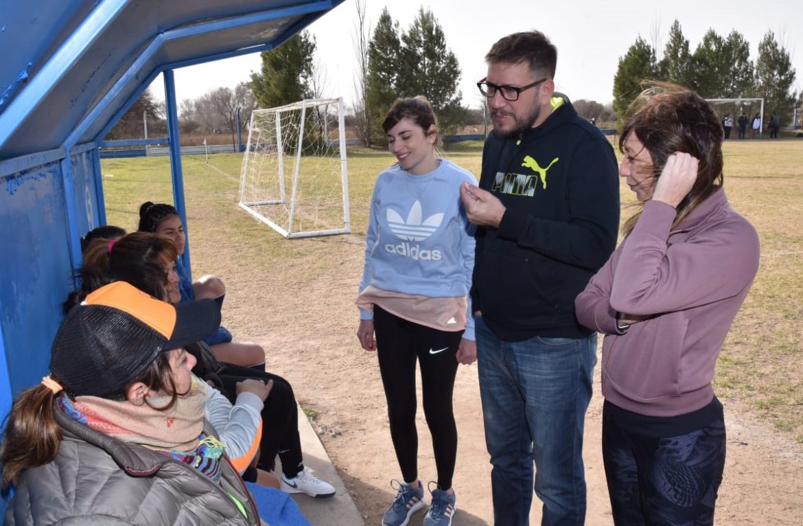 Pérez Araujo y Besga en torneo de fútbol femenino