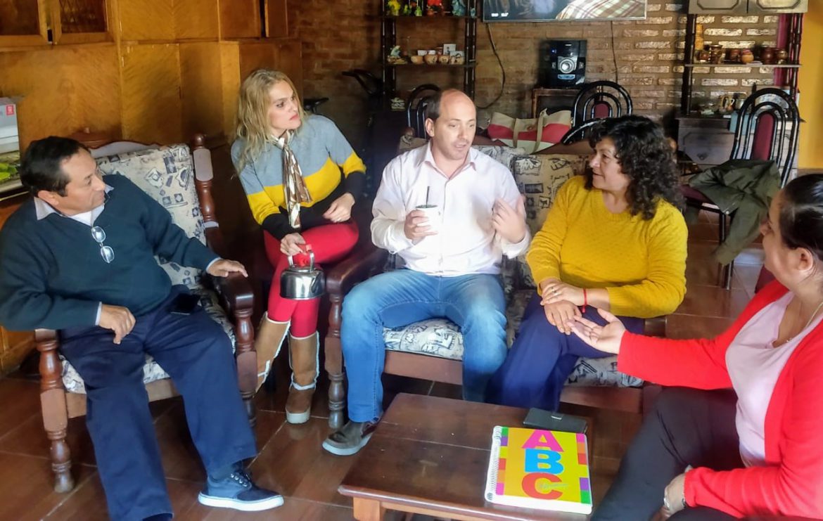 Solana y Domínguez con vecinalistas en Acha