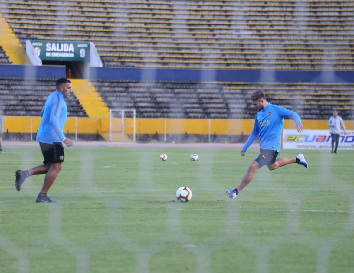 Boca busca dar el primer paso a las semifinales en la altura de Quito