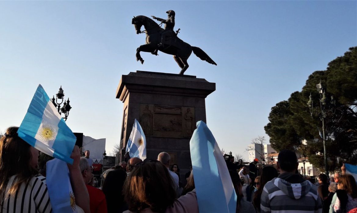 Se movilizaron en Santa Rosa a favor de Macri y pidieron fiscales