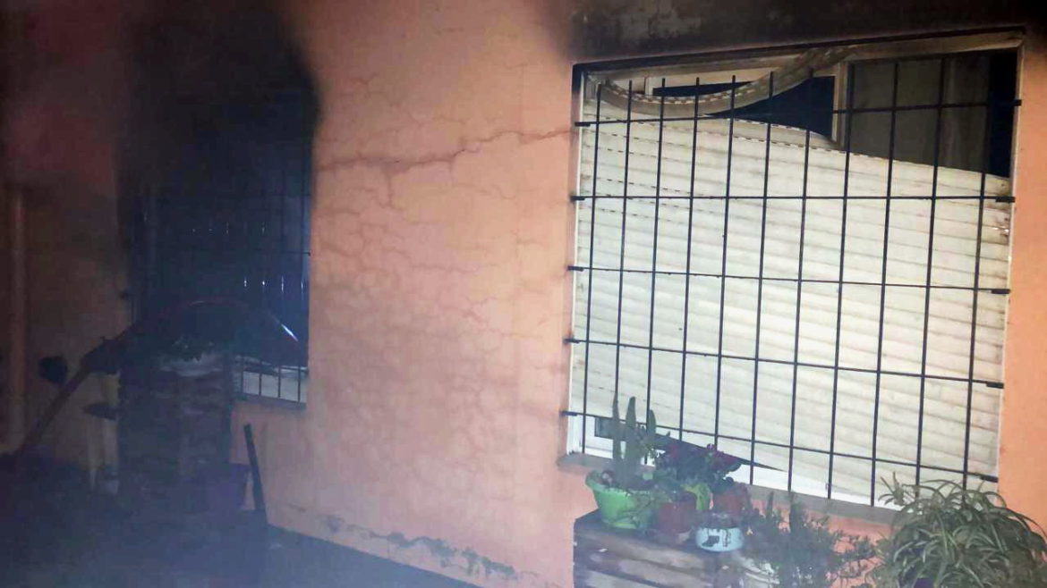 Un incendio destruyó un departamento en Santa Rosa