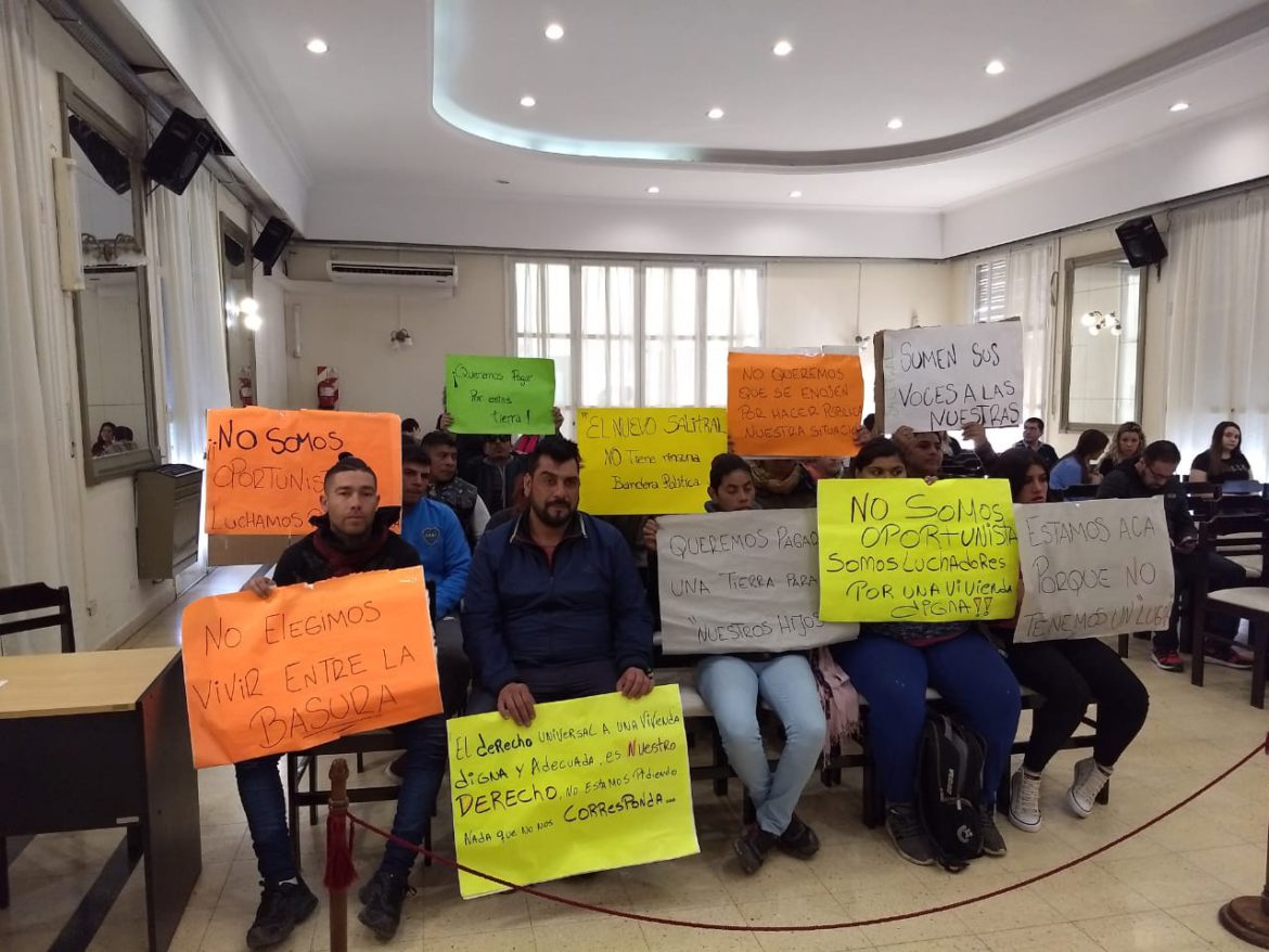 Familias del Nuevo Salitral fueron a reclamar al concejo