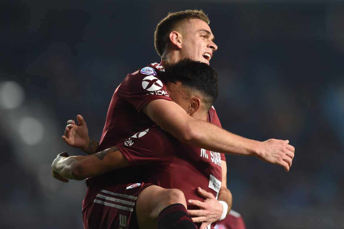 River le marcó seis goles a Racing en Avellaneda y se quedó con el clásico