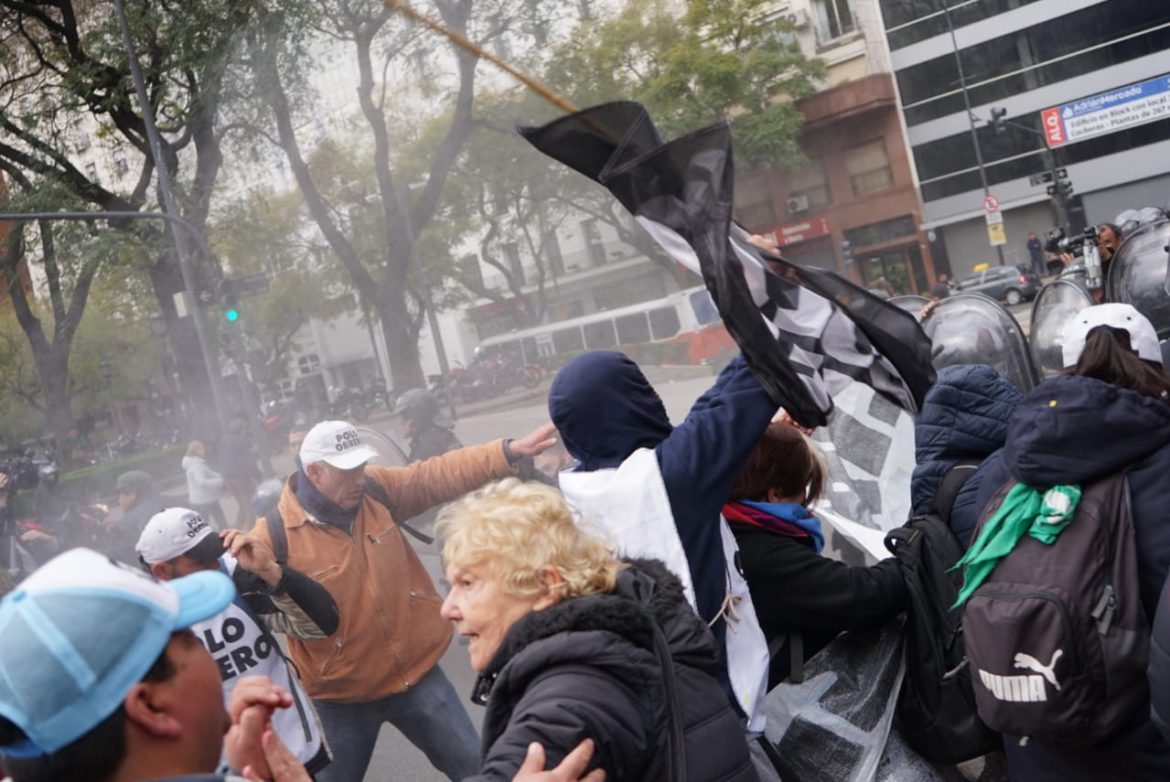 Acampe, represión, heridos y detenidos en Buenos Aires