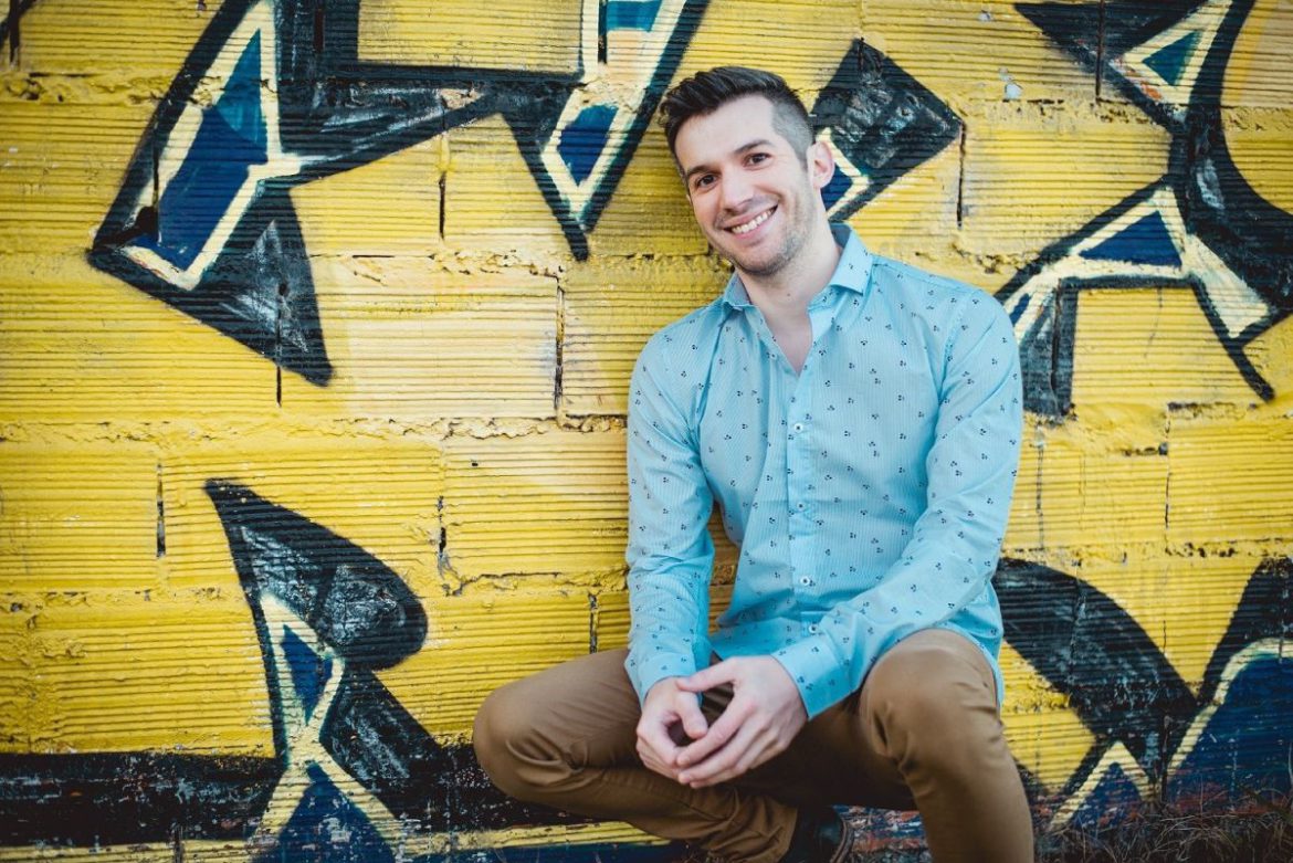 El cantante Thomás Vázquez denunció el robo de equipos de sonido