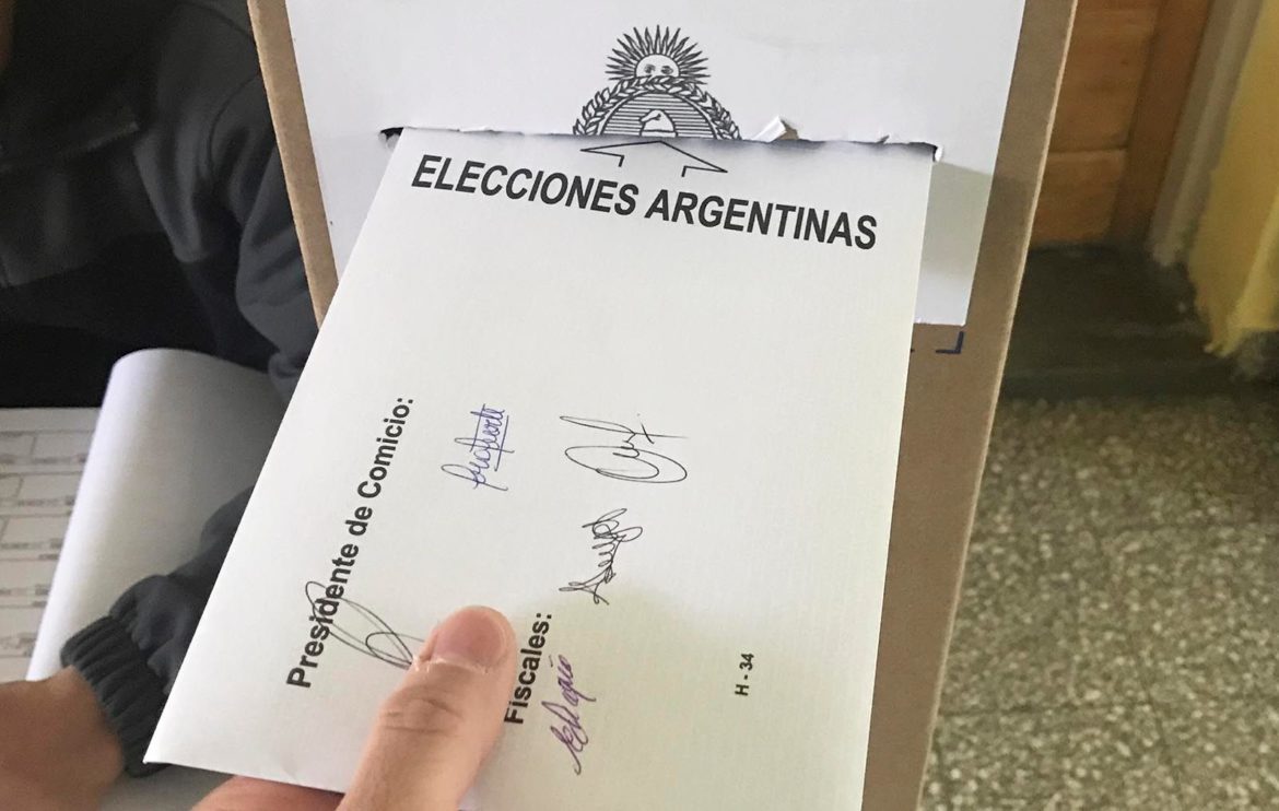 El viento de la polarización arrastra a todos en la política pampeana
