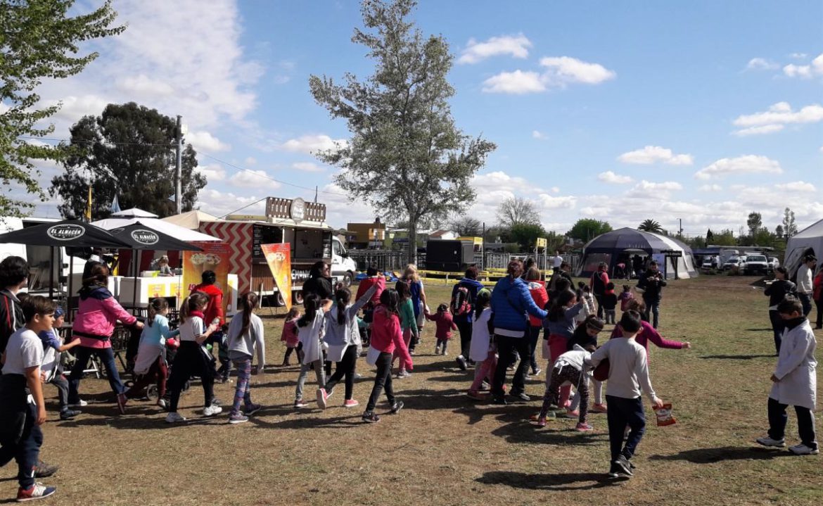 Con la visita de decenas de estudiantes, abrió La Rural de Santa Rosa
