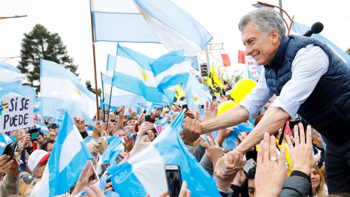 Macri quiere, como la tuvo CFK, una plaza del adiós