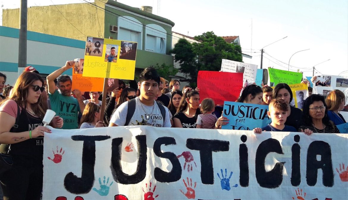 Winifreda: un centenar de personas en marcha de silencio por Tomás