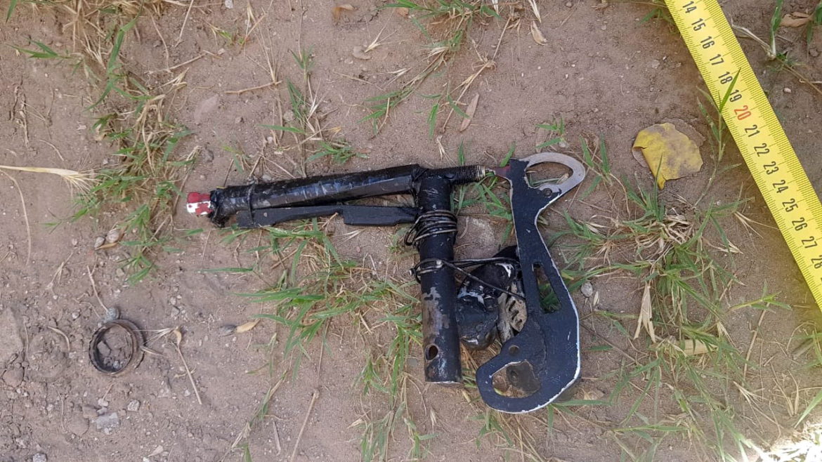 Andaba por el barrio haciendo disparos con un arma casera y lo atrapó la Policía