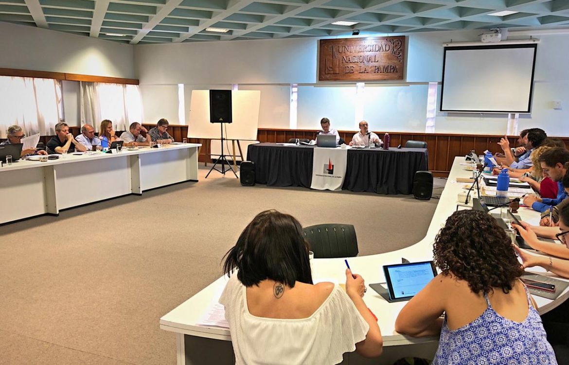 Universidad Amplia denuncia públicamente en el Consejo Superior situaciones de maltrato a mujeres