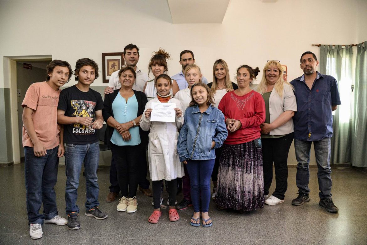Cinco niñas y niños de la comunidad gitana obtuvieron su primer DNI