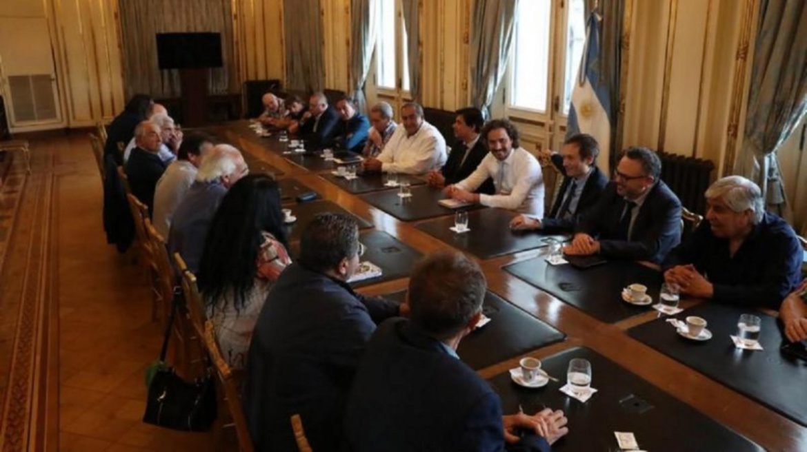 El Gobierno acordó con los gremios un aumento por decreto