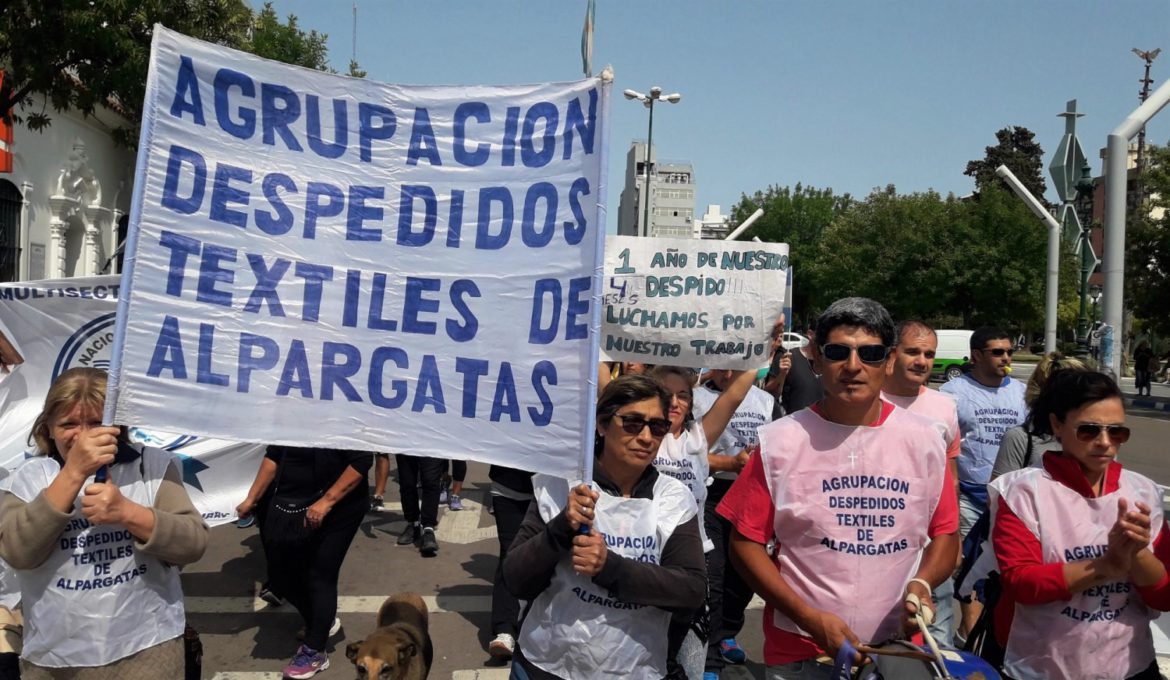 Petitorio de Alpargatas: exempleados le piden a Ziliotto trabajo y asistencia social