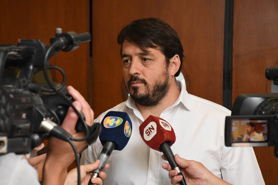 Por día unos 1200 camiones con arena a Vaca Muerta pasan y rompen las rutas provinciales