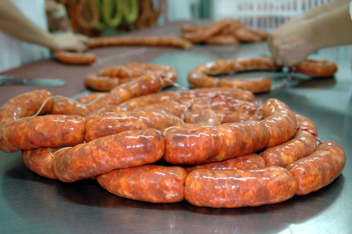Siete santarroseños bajo seguimiento: consumieron embutidos de un cerdo con triquinosis
