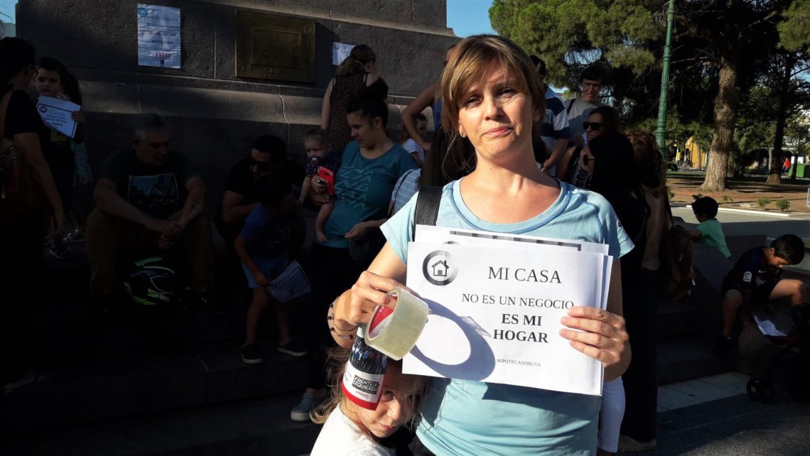 Créditos UVA: con mil pampeanos afectados, manifestaron por las cuotas impagables