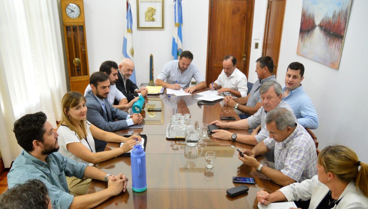El intendente y el ministro de Seguridad firman convenio para el traspaso de cámaras de seguridad
