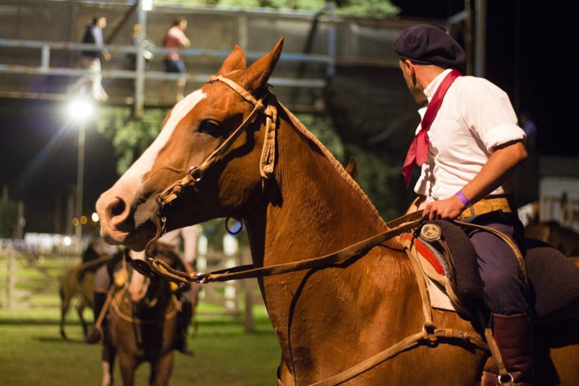 Ya rigen más habilitaciones: regresan las jineteadas y se permiten reuniones sociales de 100 personas al aire libre