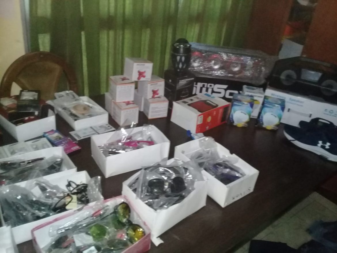 Detienen a un hombre y recuperan ropa y herramientas robadas