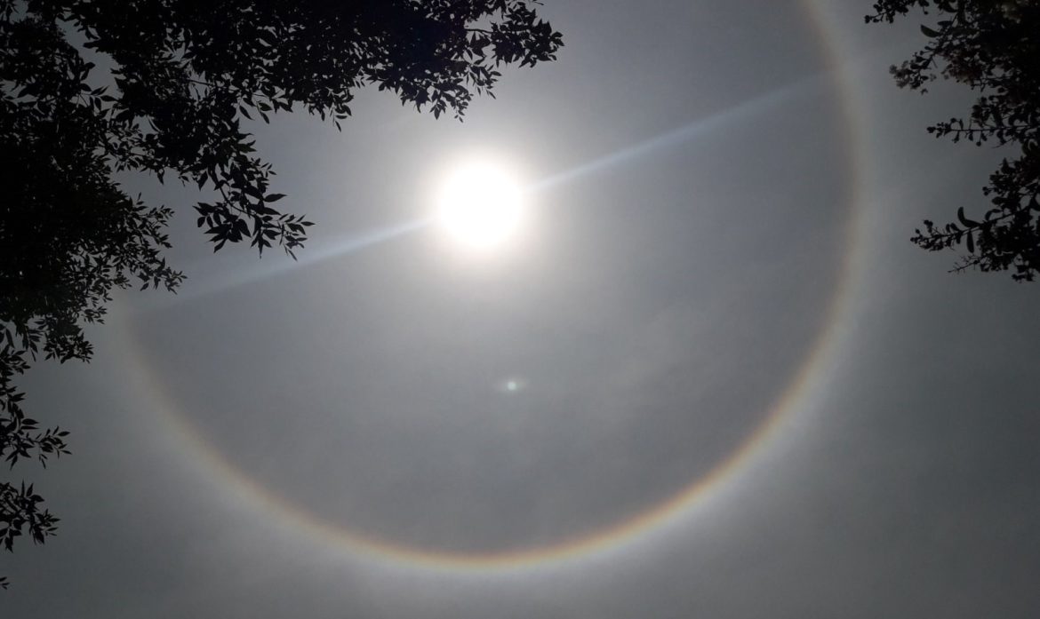Halo solar: el fenómeno que sorprendió este mediodía a La Pampa