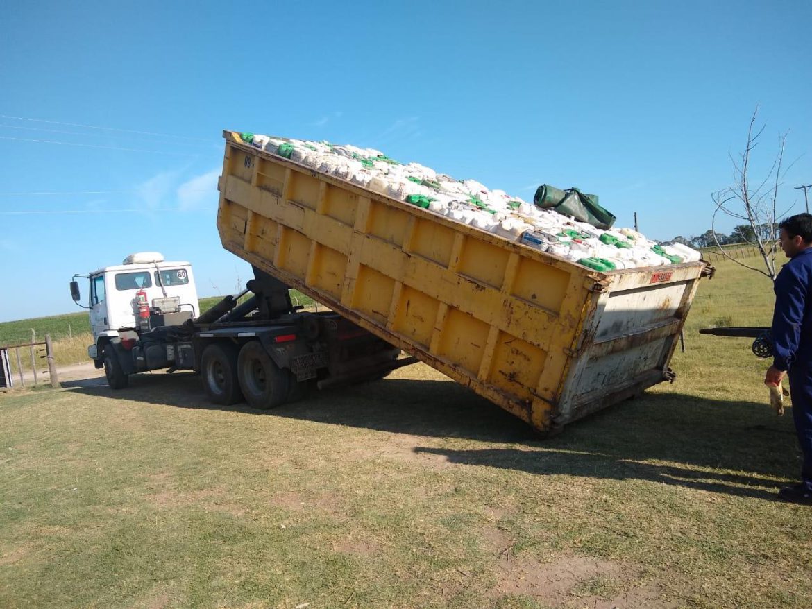 El Gobierno dice que «forzó» a Campo Limpio a recolectar los bidones vacíos