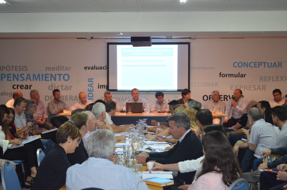 Ley de Agroquímicos: ruralistas pidieron que se permita pulverizar hasta 100 metros de los pueblos