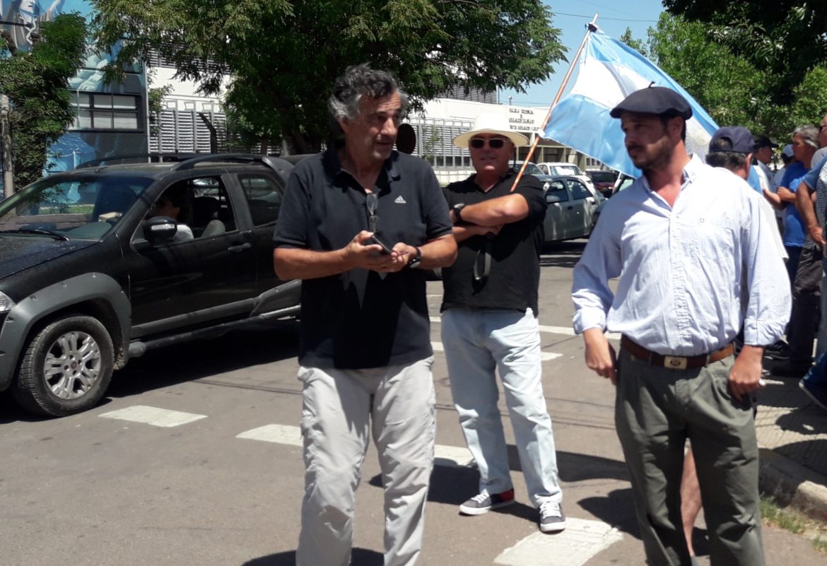 La agresión de un grupo de ruralistas a la prensa: «vagos y mantenidos»