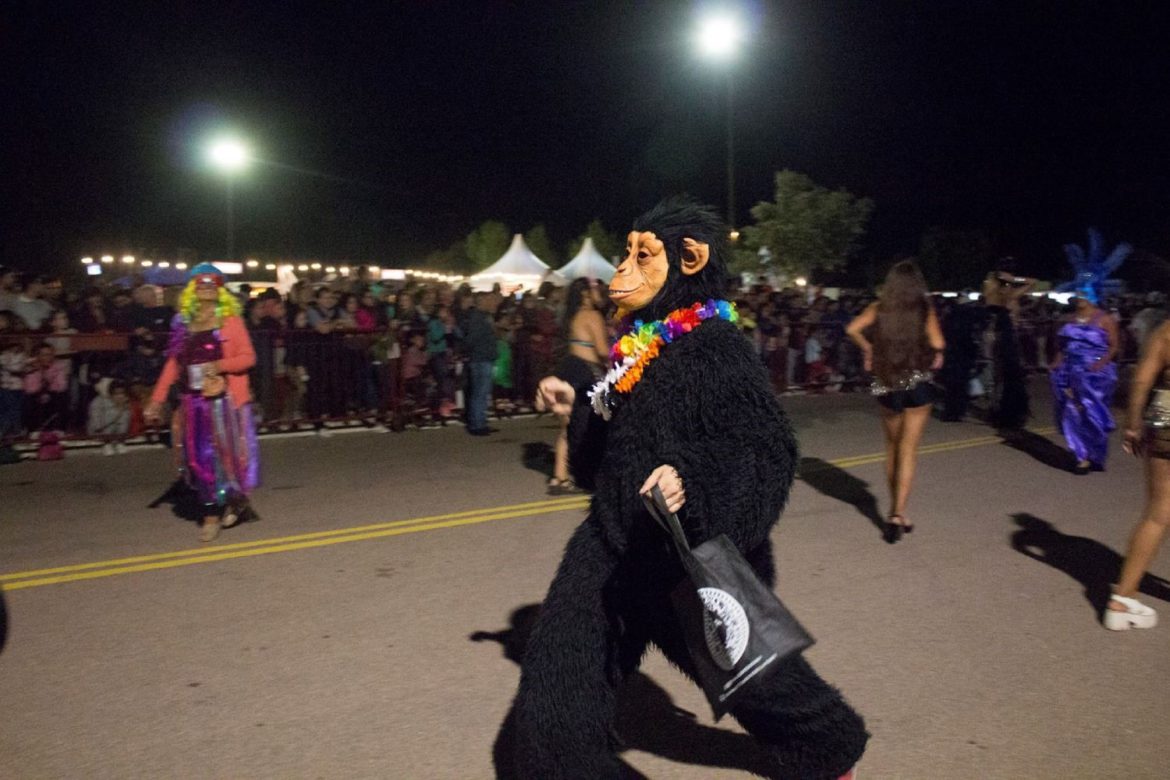 El mono loco: crónica de mi primer carnaval de Santa Rosa