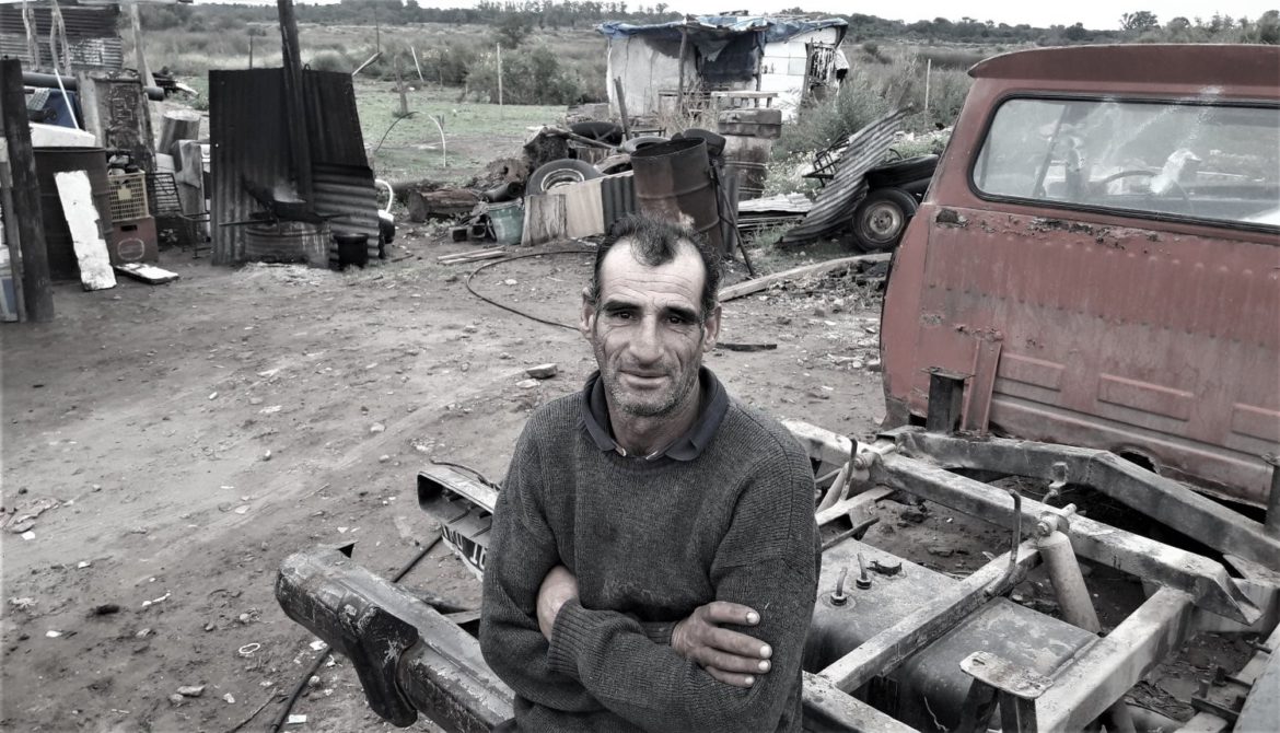 El Nuevo Salitral: cómo pasar la cuarentena en chozas de chapas y lonas