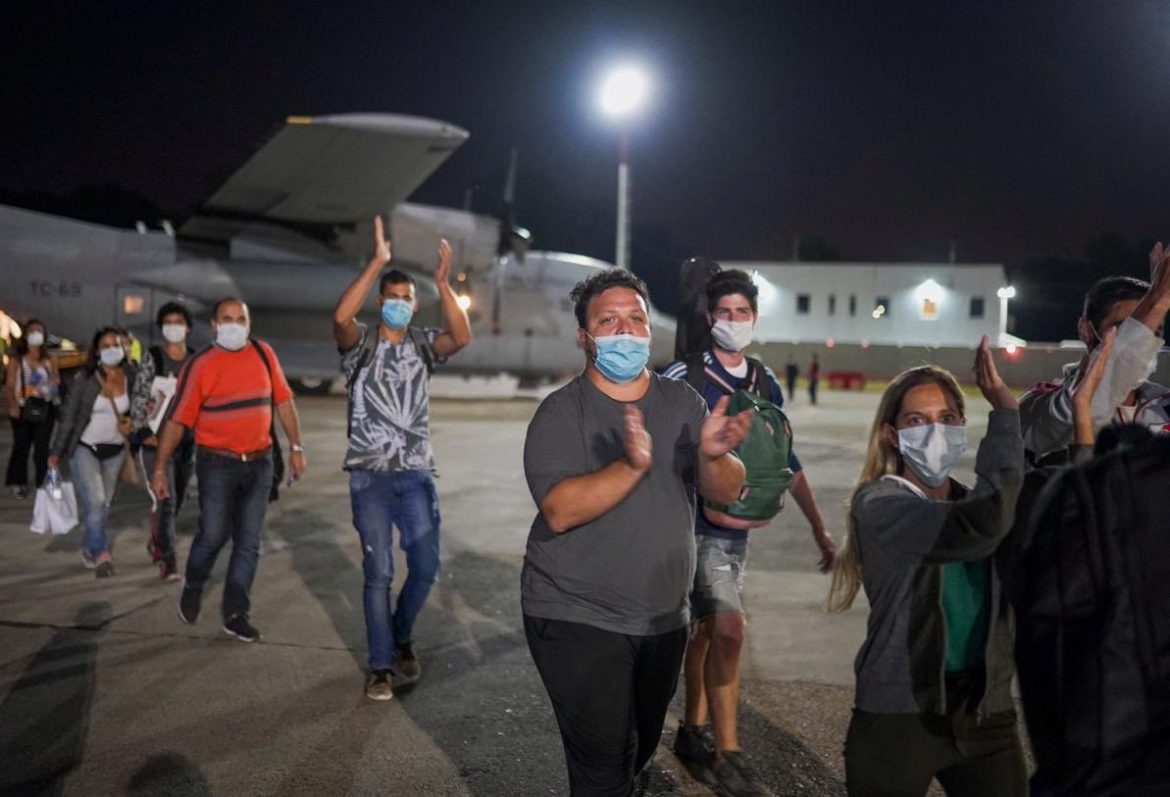 El presidente suspendió la repatriación de los argentinos