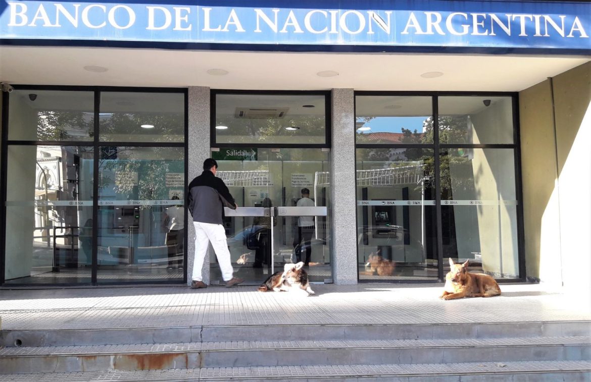 El Banco Nación abre este viernes para pagar a jubilados y bono a los que no tienen tarjetas