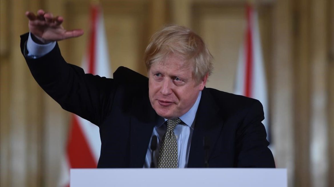Boris Johnson decreta un confinamiento total para Reino Unido