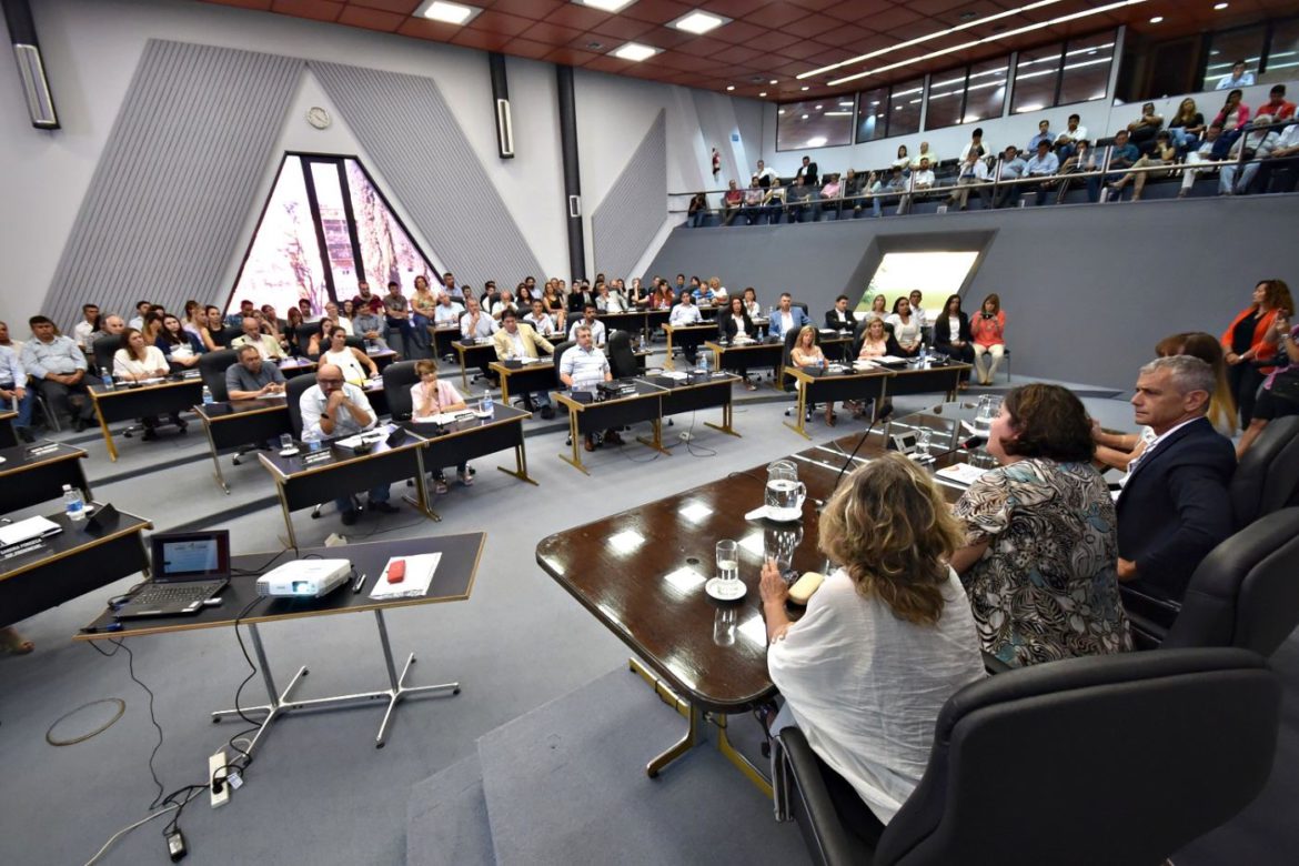 Diputados y funcionarios de la Legislatura pondrán $6 millones al fondo solidario