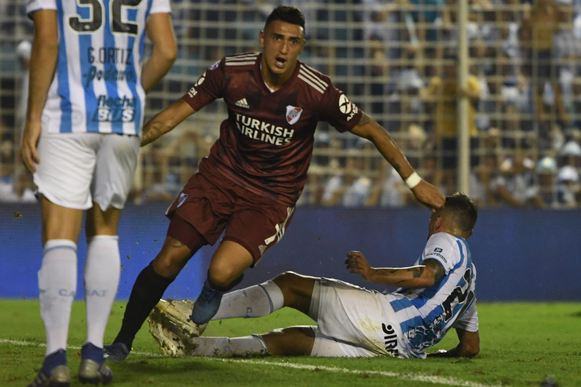 River empató en Tucumán y se le escapó el torneo