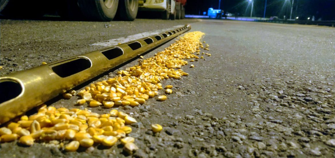 Casa de Piedra: por tratar de evadir impuestos detuvieron camiones con cargas de maíz