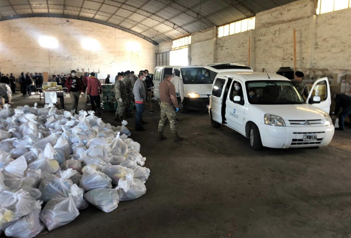 Cuarentena: ruralistas y comerciantes donaron 2 mil kilos de carne de pollo a familias santarroseñas