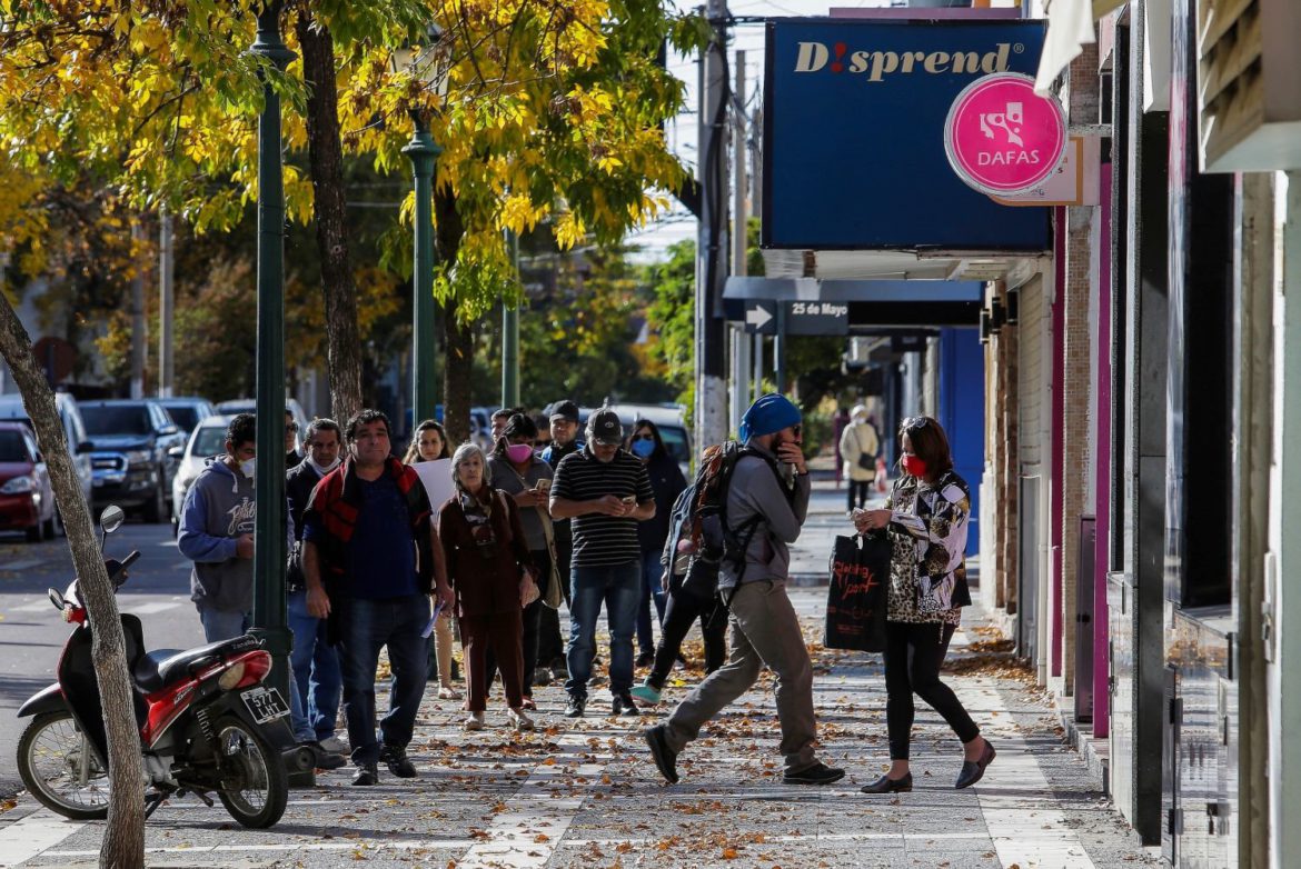 Cuarentena: el gobernador le aumenta los impuestos a los bancos privados porque no dieron créditos