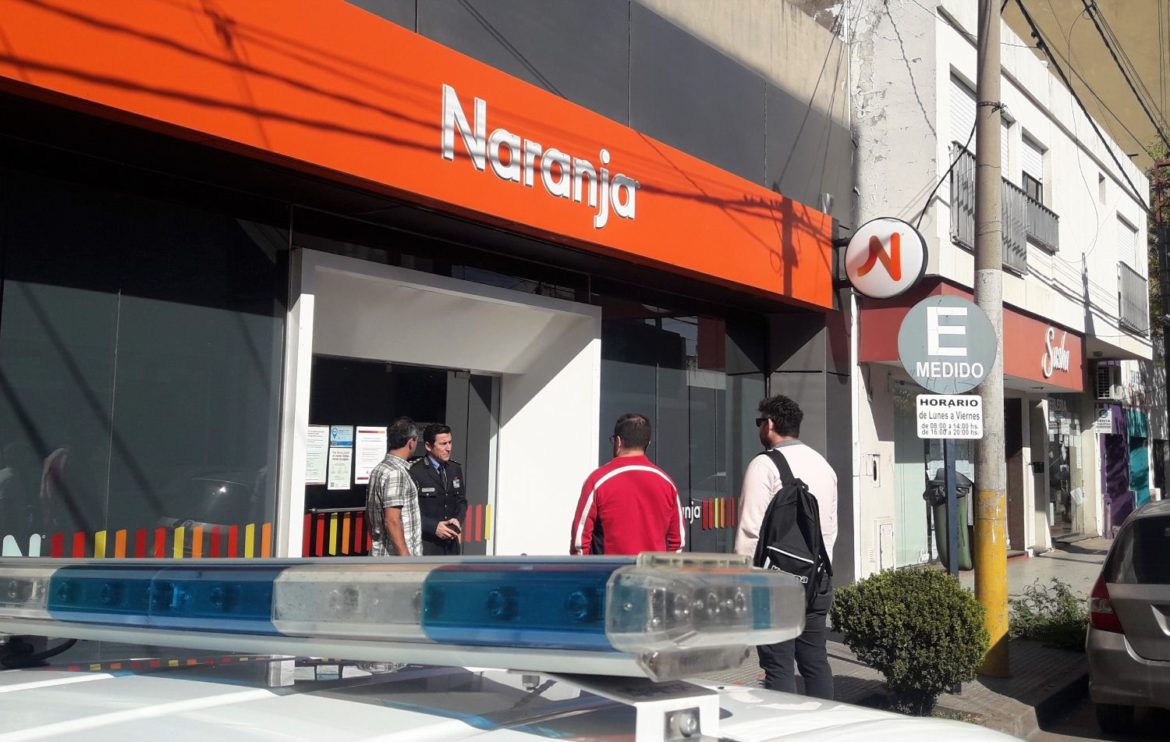 Clausuraron el local de Tarjeta Naranja en Santa Rosa