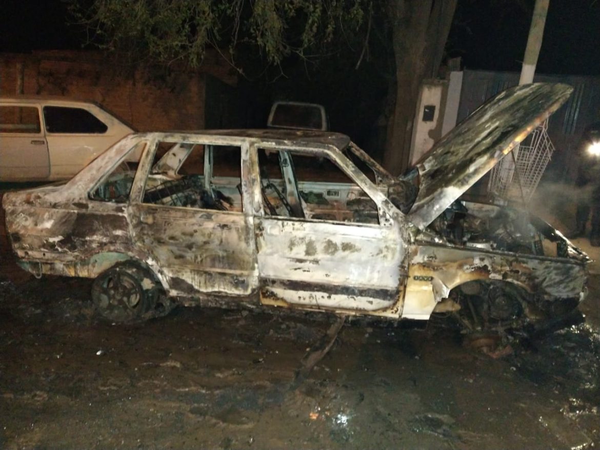 Incendiaron un auto en Santa Rosa