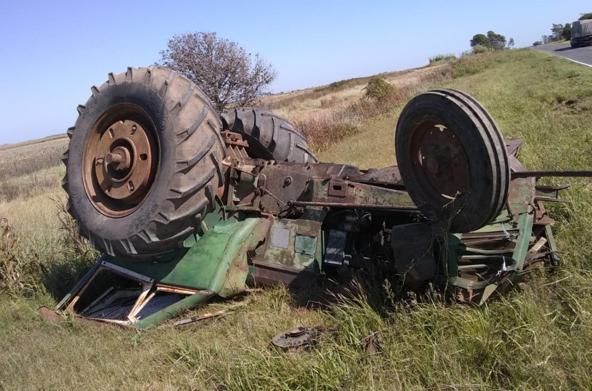 Hilario Lagos: volcó un carretón que transportaba un tractor