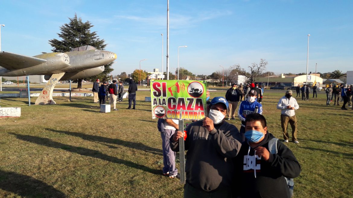 En medio de la cuarentena, los cazadores se manifestaron en Santa Rosa