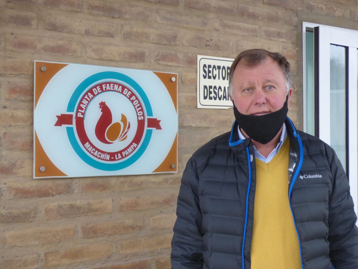 El frigorífico municipal de Macachín alcanzó una faena de 1000 pollos por semana
