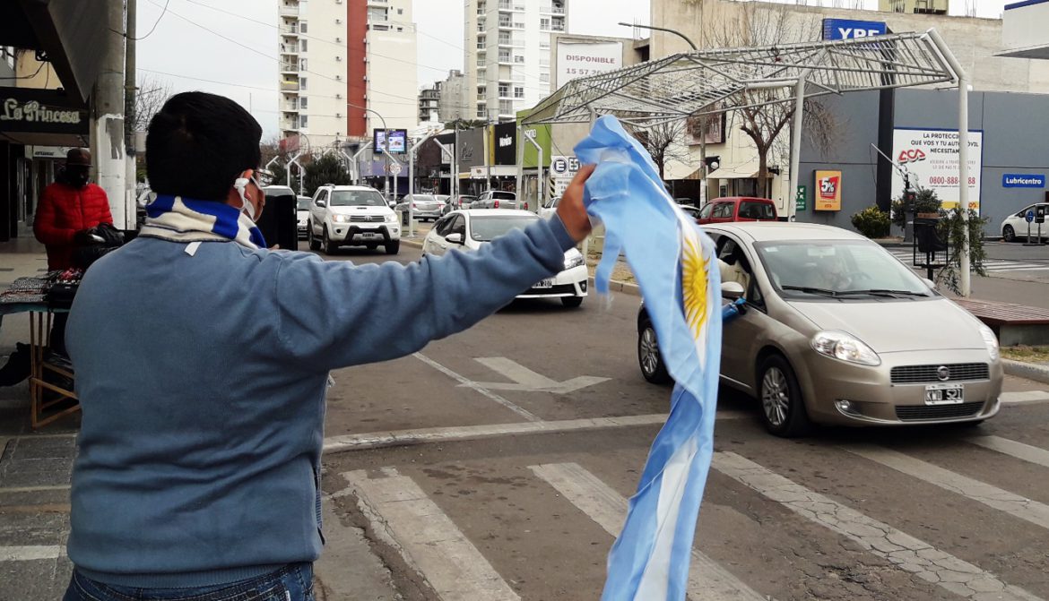 La oposición convoca para este lunes a un «banderazo» en Santa Rosa