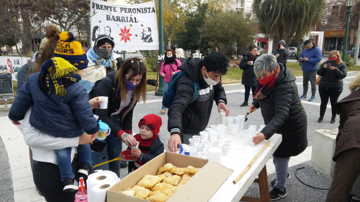 Organizaciones populares prepararon chocolate y tortas fritas por el Día de la Independencia
