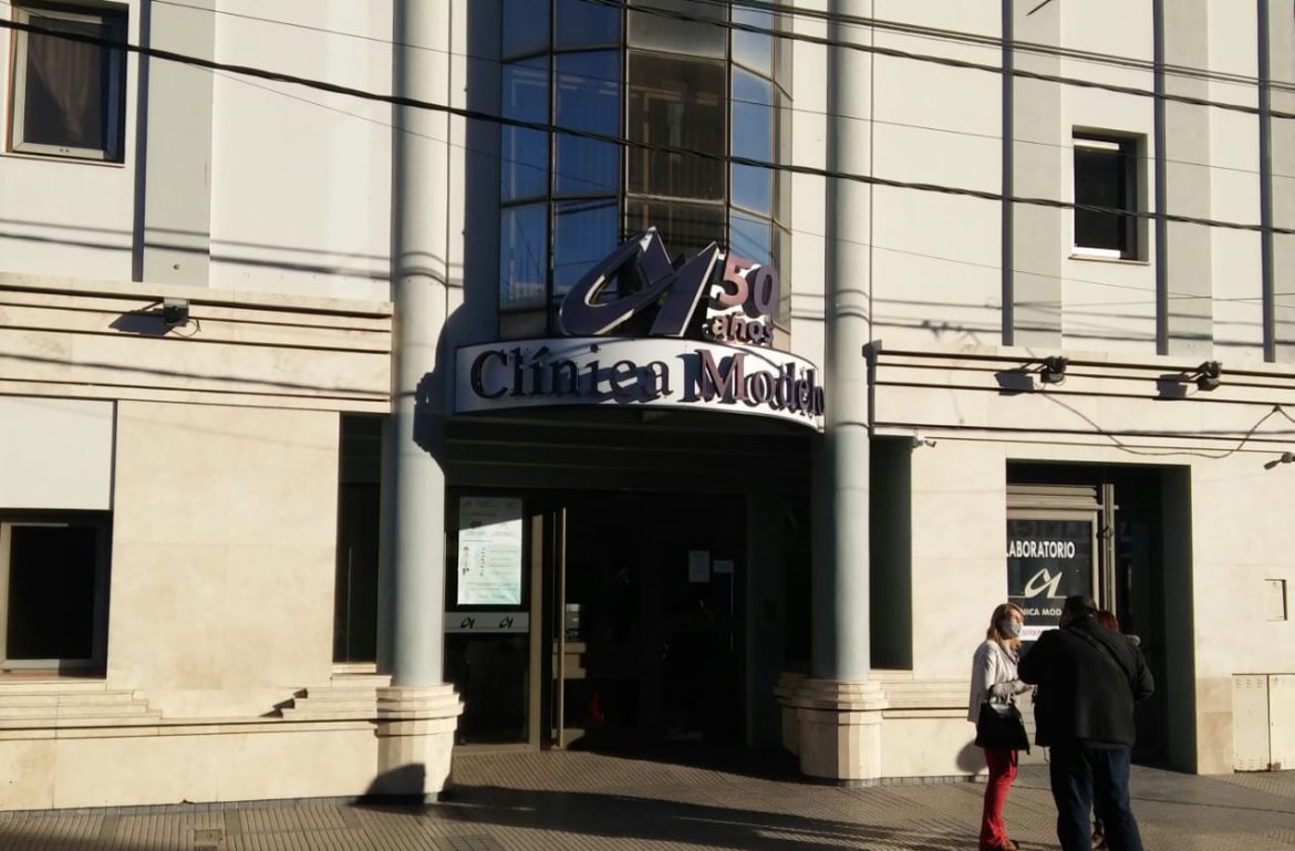 Una médica de la Clínica Modelo dio positivo de coronavirus