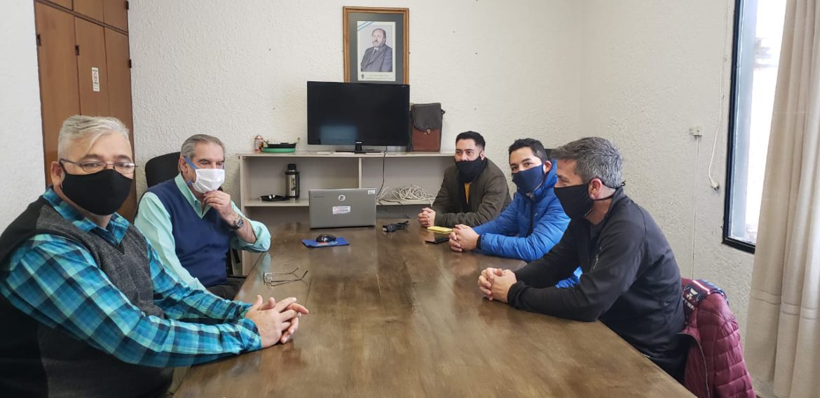 Ardohain, con intendentes y comerciantes de 25 de Mayo y Puelén